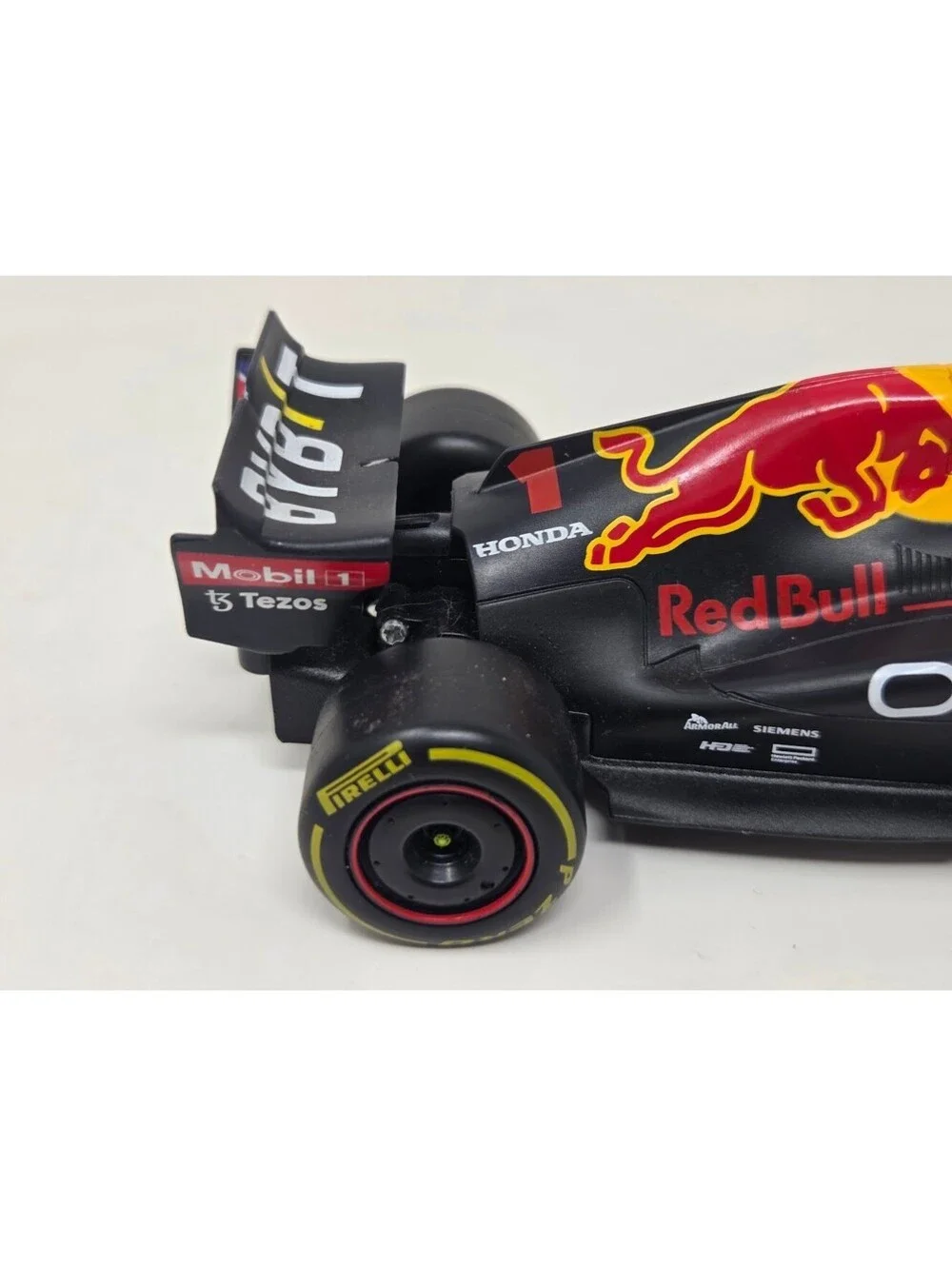 Maisto Oracle Red Bull Racing RB18 2022 F1 RC Car 1:24 Scale Max Verstappen